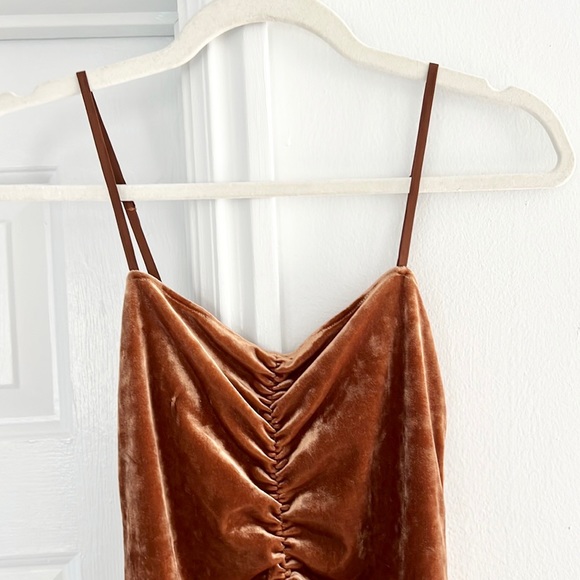 ♥️ Tibi Stretch Velvet Ruched Cami - Picture 12 of 16